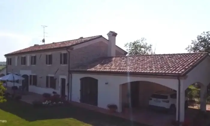 Rexer-San-Costanzo-Vendesi-casale-in-Via-Divino-Amore-a-San-Costanzo-Giardino