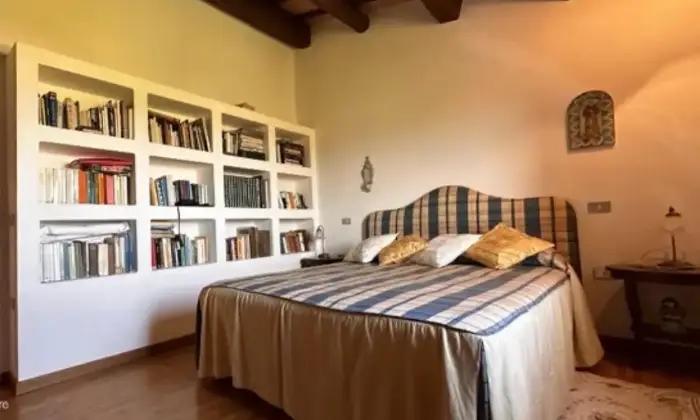 Rexer-San-Costanzo-Vendesi-casale-in-Via-Divino-Amore-a-San-Costanzo-CameraDaLetto