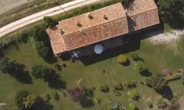 Rexer-San-Costanzo-Vendesi-casale-in-Via-Divino-Amore-a-San-Costanzo-Giardino