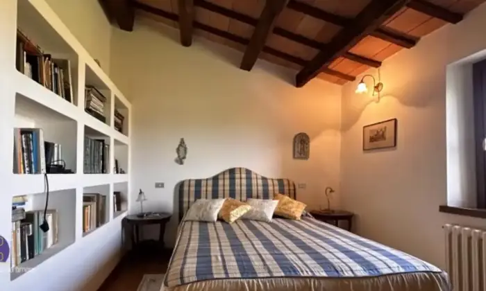 Rexer-San-Costanzo-Vendesi-casale-in-Via-Divino-Amore-a-San-Costanzo-CameraDaLetto