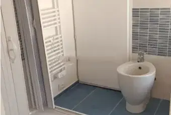 Rexer-Massa-Vedndesi-appartamento-in-Via-Arno-a-Marina-di-Massa-CentroMassa-Bagno