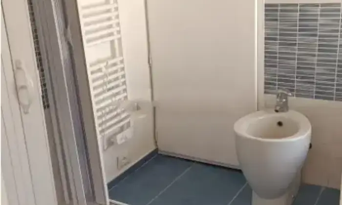 Rexer-Massa-Vedndesi-appartamento-in-Via-Arno-a-Marina-di-Massa-CentroMassa-Bagno