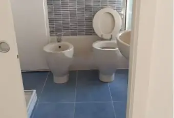 Rexer-Massa-Vedndesi-appartamento-in-Via-Arno-a-Marina-di-Massa-CentroMassa-Bagno
