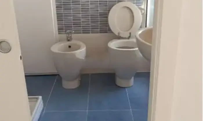 Rexer-Massa-Vedndesi-appartamento-in-Via-Arno-a-Marina-di-Massa-CentroMassa-Bagno