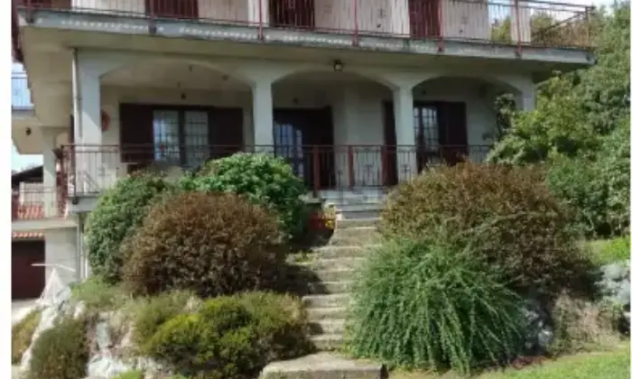 Rexer-Cavagli-Villa-in-vendita-in-via-Leonardo-da-Vinci-Giardino