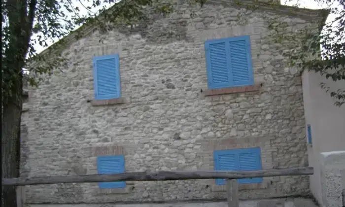 Rexer-Calvi-dellUmbria-Vendesi-casale-in-Via-Montana-a-Calvi-dellUmbria-Giardino