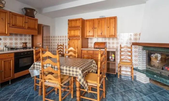 Rexer-Brittoli-Villetta-indipendente-con-panorama-mozzafiato-Cucina
