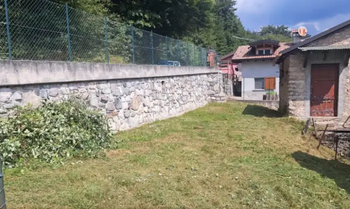 Rexer-Esino-Lario-Cascine-in-vendita-in-localit-Ortanella-ad-Esino-Lario-C-Giardino