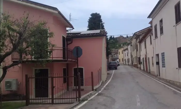 Rexer-Arcevia-Rustico-Casale-in-Frazione-Avacelli-Arcevia-Giardino