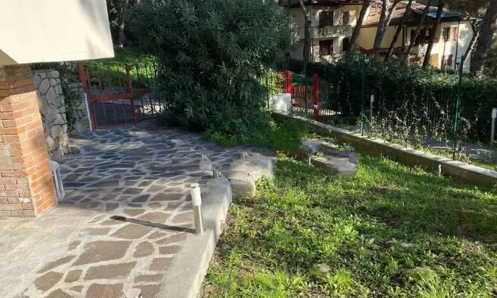 Rexer-Rosignano-Marittimo-Vendesi-appartamento-in-via-Oglio-Rosignano-Marittimo-Giardino