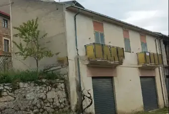 Rexer-Castelvecchio-Subequo-Vendesi-casa-via-Monte-Tabor-Castelvecchio-Subequo-Garage