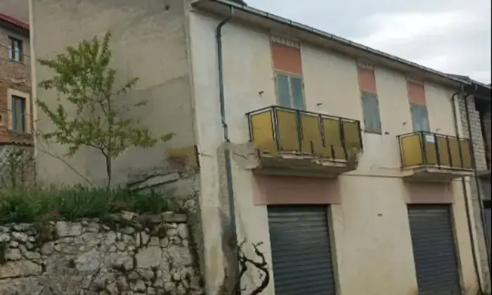Rexer-Castelvecchio-Subequo-Vendesi-casa-via-Monte-Tabor-Castelvecchio-Subequo-Garage