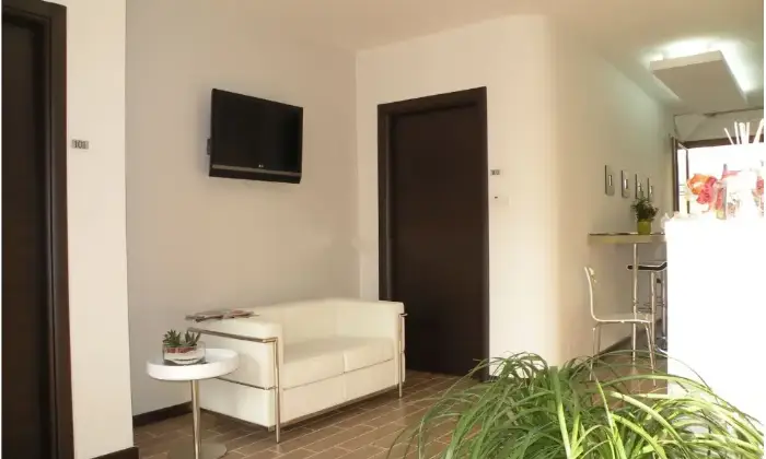 Rexer-Arezzo-Vendesi-villa-a-schiera-in-Via-Platani-a-GioviPugliaCatona-Arezzo-Altro