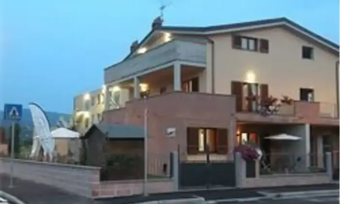 Rexer-Arezzo-Vendesi-villa-a-schiera-in-Via-Platani-a-GioviPugliaCatona-Arezzo-Terrazzo