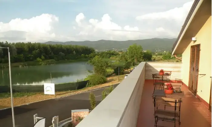 Rexer-Arezzo-Vendesi-villa-a-schiera-in-Via-Platani-a-GioviPugliaCatona-Arezzo-Terrazzo