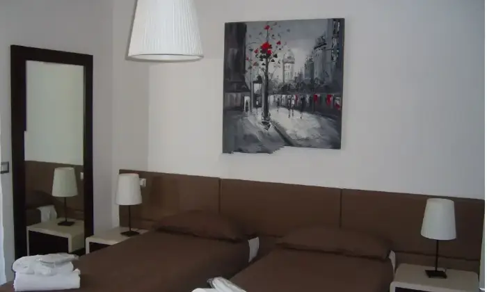 Rexer-Arezzo-Vendesi-villa-a-schiera-in-Via-Platani-a-GioviPugliaCatona-Arezzo-CameraDaLetto