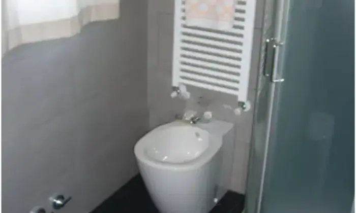 Rexer-Arezzo-Vendesi-villa-a-schiera-in-Via-Platani-a-GioviPugliaCatona-Arezzo-Bagno