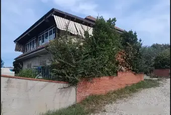 Rexer-Ancarano-Vendesi-stabile-composto-da-appartamentiAncarano-TE-Terrazzo