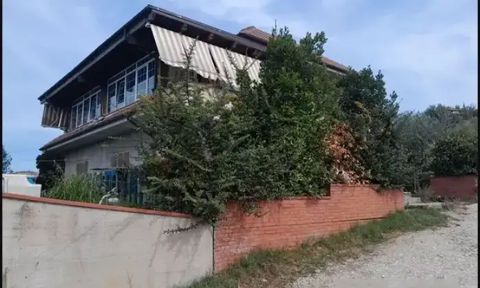 Rexer-Ancarano-Vendesi-stabile-composto-da-appartamentiAncarano-TE-Terrazzo