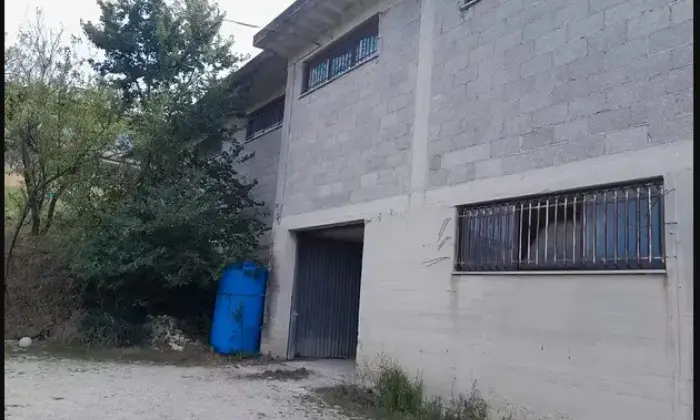 Rexer-Ancarano-Vendesi-stabile-composto-da-appartamentiAncarano-TE-Garage