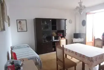 Rexer-Calitri-Vendesi-immobile-residenzile-con-garage-Calitri-AV-CameraDaLetto
