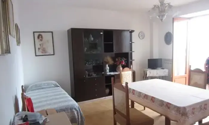 Rexer-Calitri-Vendesi-immobile-residenzile-con-garage-Calitri-AV-CameraDaLetto