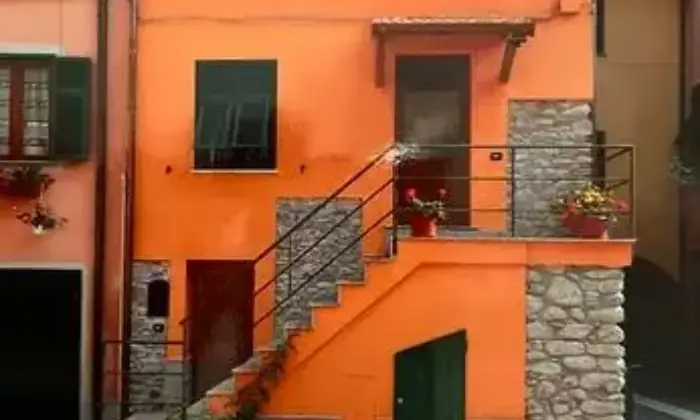 Rexer-Brugnato-Vendesi-terratetto-a-Brugnato-SP-FACCIATA