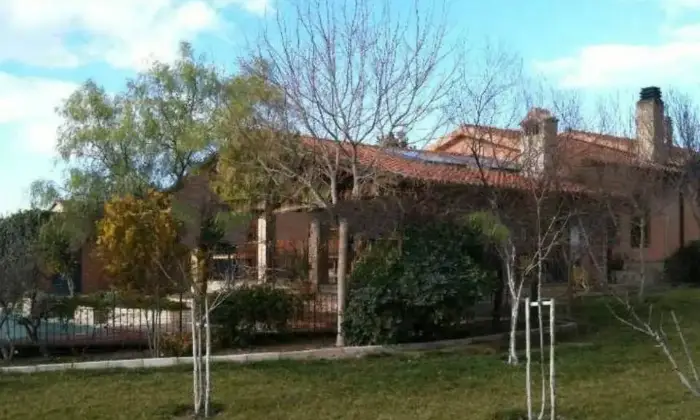 Rexer-Lucera-Vendesi-villa-Strada-Provinciale-LuceraMonte-Cal-a-Lucera-Giardino