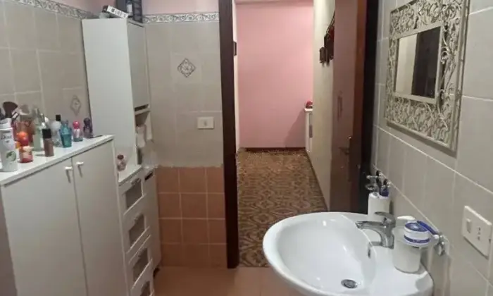 Rexer-Trecastagni-Quadrilocale-in-vendita-in-via-Giuseppe-Verdi-a-Trecastagni-Bagno
