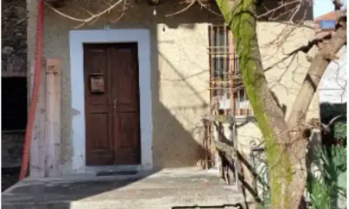 Rexer-Cremia-Vendesi-casa-indipendente-a-Cremia-C-Giardino