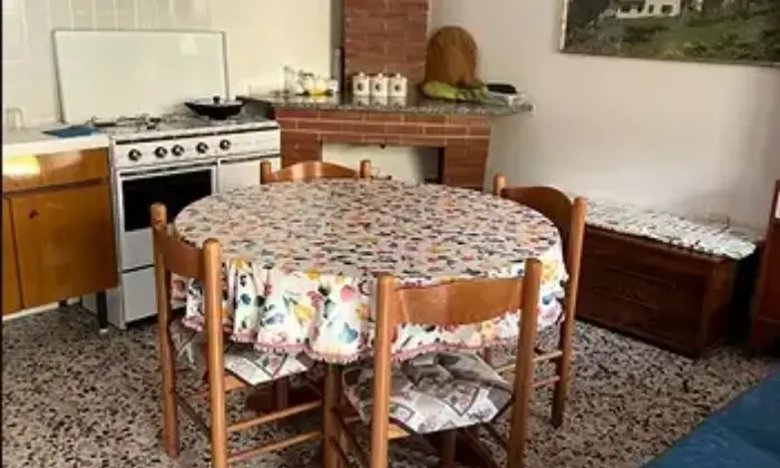 Rexer-Lauria-Vendesi-fabbricato-terratetto-in-Contrada-San-Crispino-a-Lauria-Salone
