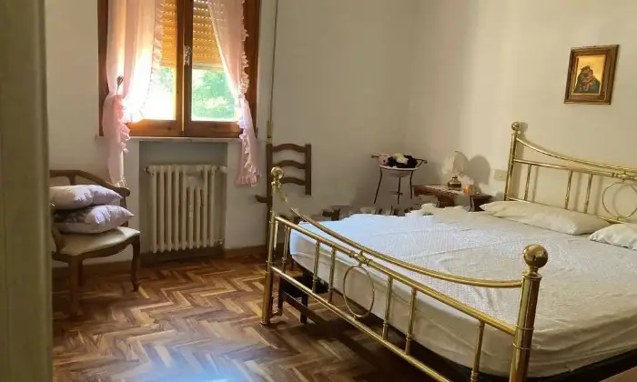 Rexer-Certaldo-Vendesi-appartamento-in-Via-Antonio-Labriola-a-Certaldo-CameraDaLetto