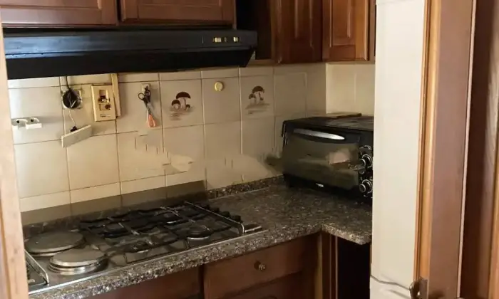 Rexer-Certaldo-Vendesi-appartamento-in-Via-Antonio-Labriola-a-Certaldo-Cucina