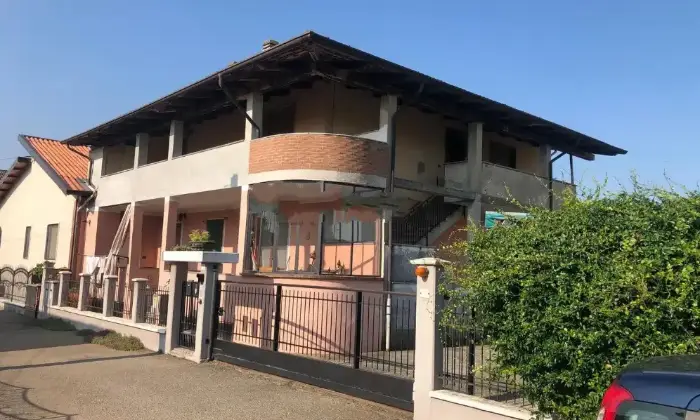 Rexer-Tronzano-Vercellese-Appartamento-in-vendita-in-via-BolzanoTronzano-Vercellese-Giardino