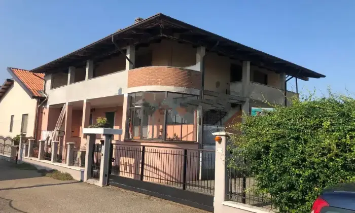 Rexer-Tronzano-Vercellese-Appartamento-in-vendita-in-via-BolzanoTronzano-Vercellese-Giardino