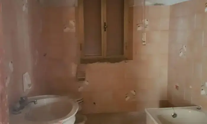 Rexer-Santu-Lussurgiu-Casa-in-vendita-in-via-Vittorio-Angius-a-Santu-Lussurgiu-Bagno