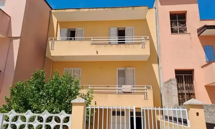 Rexer-Montevago-Edificio-di-piani-due-appartamenti-pi-garage-Terrazzo