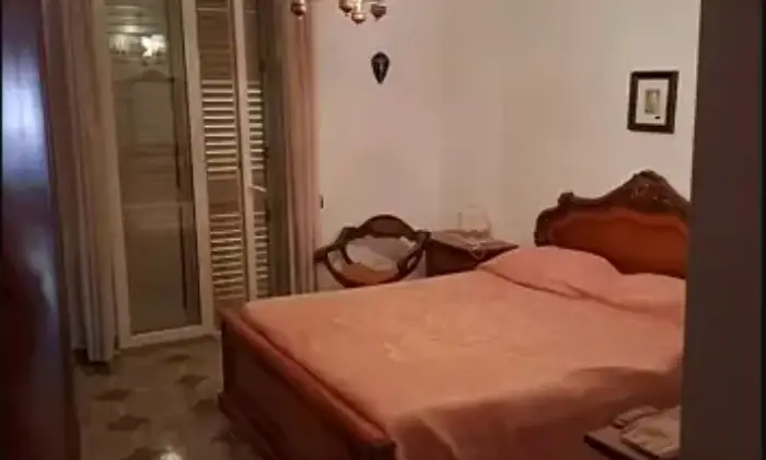 Rexer-Montevago-Edificio-di-piani-due-appartamenti-pi-garage-CameraDaLetto