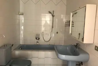 Rexer-Ovada-Vendesi-appartamento-in-Strada-Nuova-Costa-Centro-Ovada-Bagno