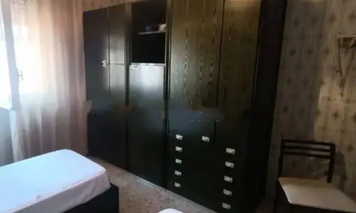Rexer-Battipaglia-Appartamento-via-SettembreBattipaglia-CameraDaLetto
