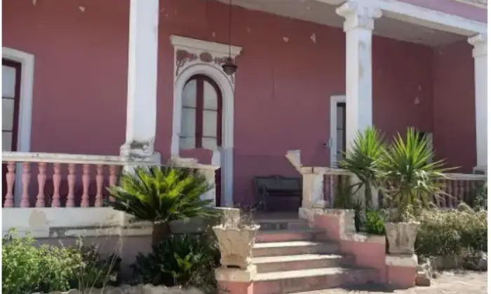 Rexer-Copertino-Vendesi-villa-in-via-Grottella-a-Copertino-Giardino
