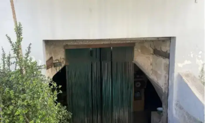 Rexer-Copertino-Vendesi-villa-in-via-Grottella-a-Copertino-Cantina