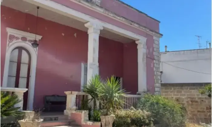 Rexer-Copertino-Vendesi-villa-in-via-Grottella-a-Copertino-Giardino