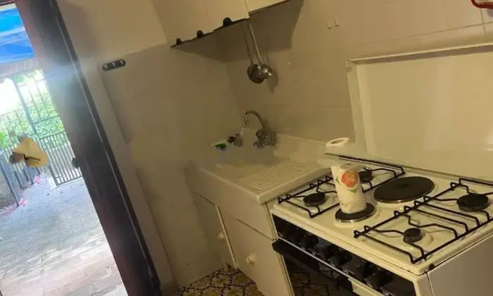 Rexer-Diamante-Vendesi-appartamento-in-Via-Pastani-a-Diamante-Cucina