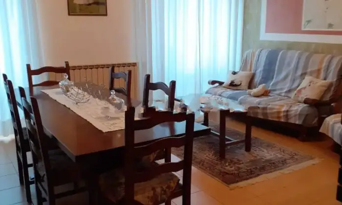 Rexer-Torrita-di-Siena-Vendesi-appartamento-in-piazza-Nazioni-UniteCentroTorrita-di-Siena-CameraDaLetto