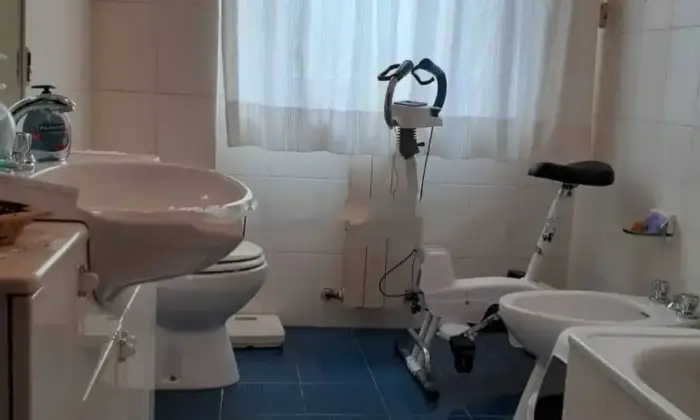 Rexer-Torrita-di-Siena-Vendesi-appartamento-in-piazza-Nazioni-UniteCentroTorrita-di-Siena-Bagno