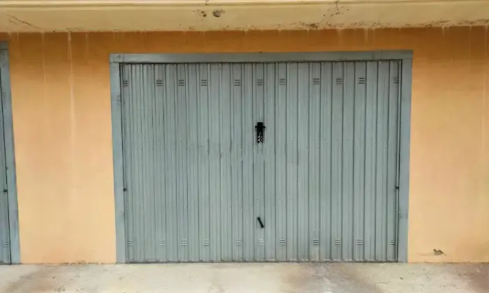 Rexer-Teramo-Vendesi-garage-in-via-Monti-della-Laga-a-Teramo-Altro
