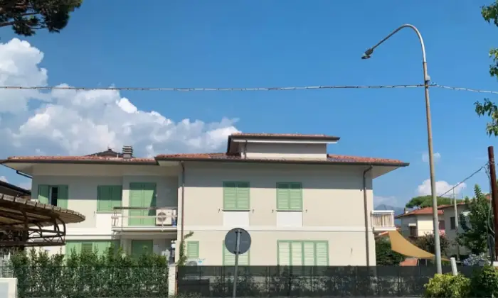 Rexer-Pietrasanta-Splendida-casa-in-vendita-in-via-Massaua-a-Marina-di-Pietrasanta-Giardino
