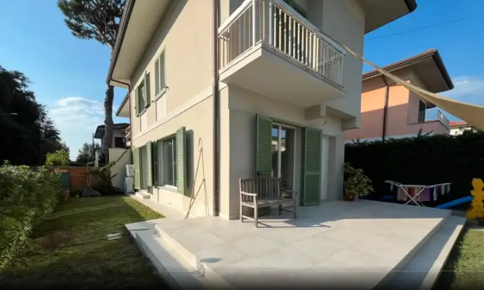 Rexer-Pietrasanta-Splendida-casa-in-vendita-in-via-Massaua-a-Marina-di-Pietrasanta-Giardino