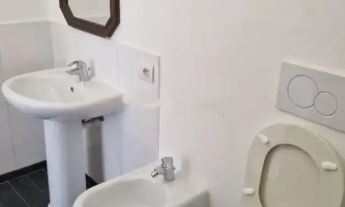 Rexer-Portoferraio-Vendesi-appartamento-in-via-San-Rocco-Centro-Portoferraio-Bagno